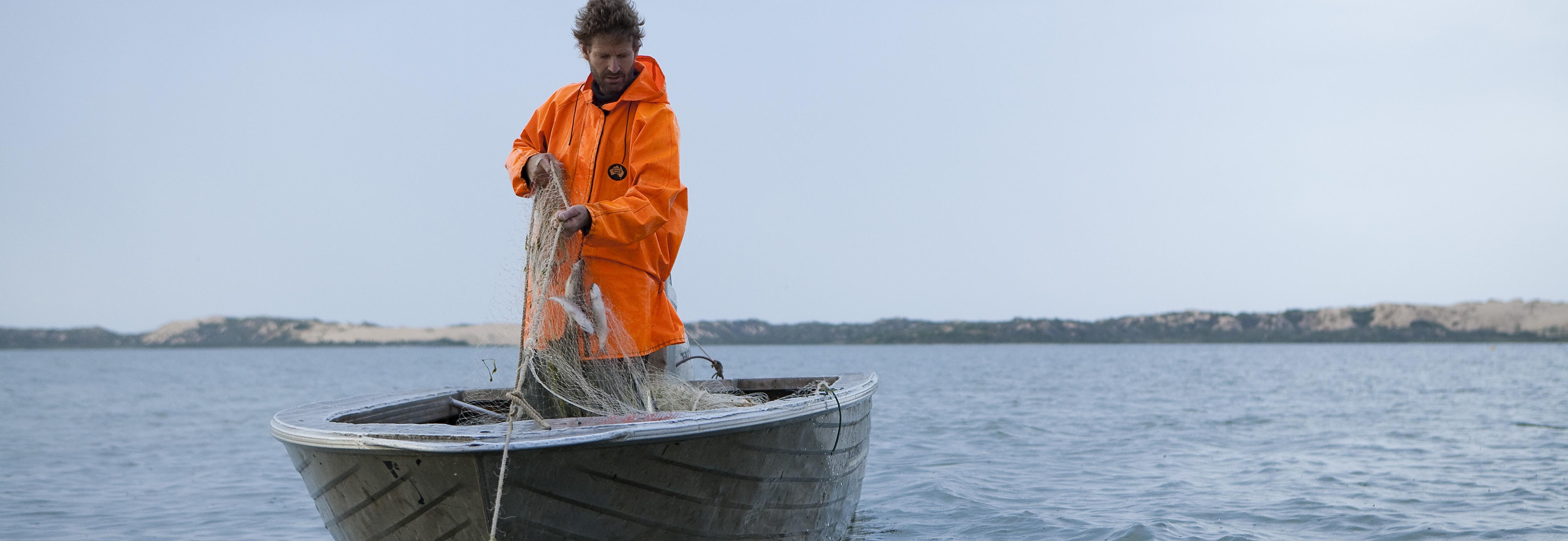 Skipper fishing in Australia © Randy Larcombe, MSC