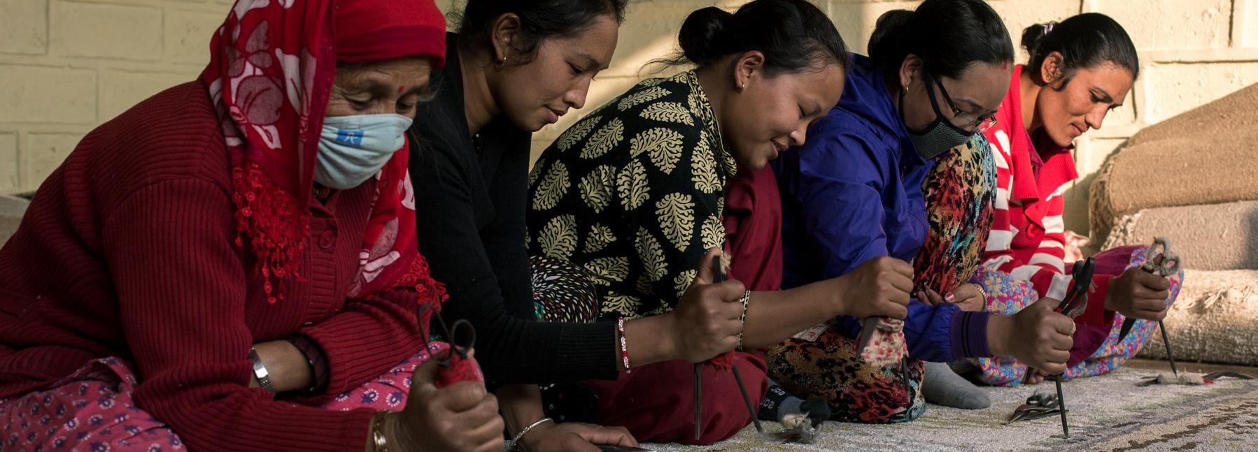 Workers in a GoodWeave factory in Nepal © GoodWeave