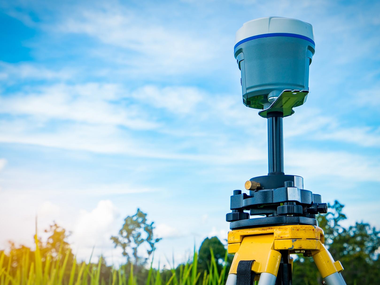 GPS surveying instrument on blue sky and rice field background © Artinun, Adobe stock